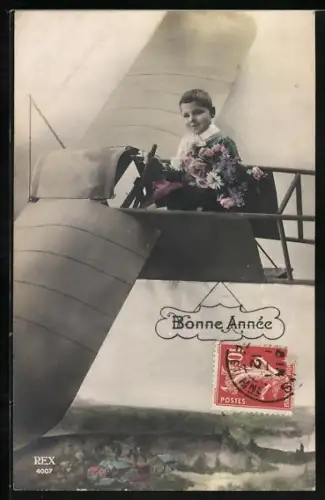 AK Knabe in einem Flugzeug