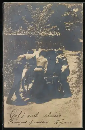 Foto-AK Auto wird angeschoben