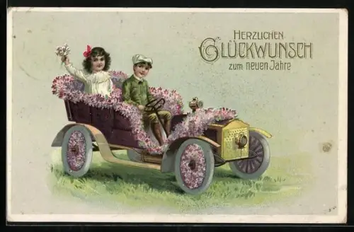 AK Mädchen und kleiner Kavalier im blumengeschmückten Auto