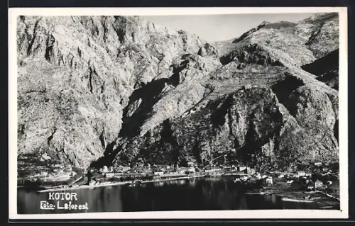 AK Kotor, Ortsansicht vom Wasser aus gesehen