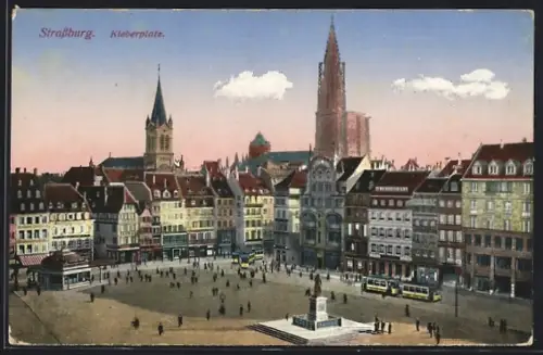AK Strassburg, Kleberplatz mit Strassenbahnen und Denkmal