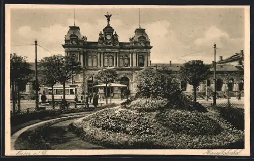 AK Mainz, Blumenbepflanztes Rondell vor dem Bahnhof