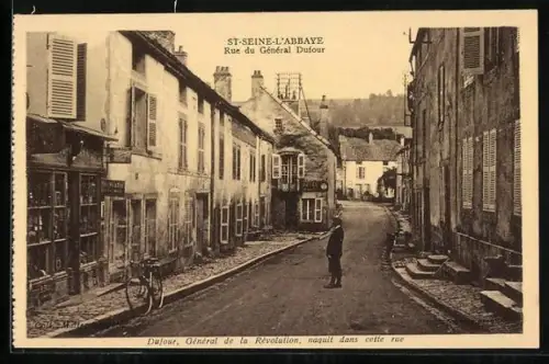 AK St-Seine-l`Abbaye, Rue du Général Dufour, Strassenpartie
