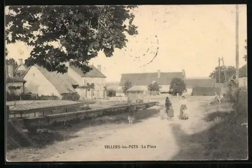 AK Villers-les-Pots, La Place