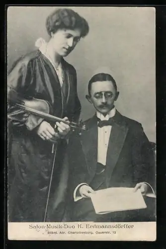 AK Salon-Musik-Duo K. Erdmannsdörffer mit Geige, Portrait