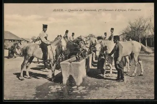AK Constantine, Quartier du Mansourab, 3e Chasseurs d'Afrique, l'Abreuvoir, marokkanische Soldaten bei der Pferdetränke