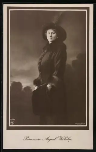 AK Prinzessin August Wilhelm in Mantel und Hut