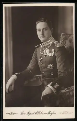 AK Prinz August Wilhelm von Preussen in Uniform mit Abzeichen