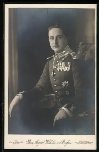 AK Prinz August Wilhelm von Preussen in Uniform mit Orden
