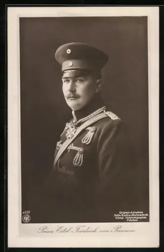 AK Prinz Eitel Friedrich von Preussen in einer Husarenuniform mit Schirmmütze