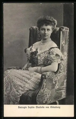 AK Herzogin Sophie Charlotte von Oldenburg in einem Sessel sitzend