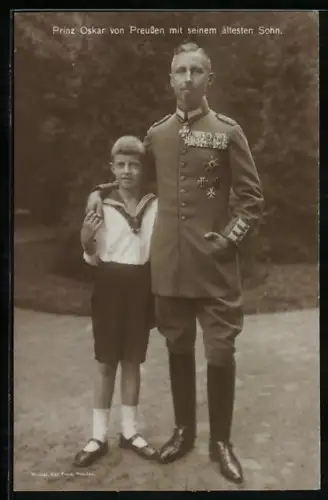 AK UniformfotoPrinz Oskar von Preussen mit seinem ältesten Sohn