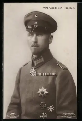 AK Portrait Prinz Oskar von Preussen in Uniform mit Orden