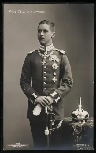 AK Prinz Oskar von Preussen, Uniformprtrait mit Pickelhaube