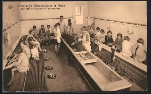AK Kalmthout, Diesterweg`s Schoolkolonie te Heide, Zaal voor handenwasschen en voetbaden
