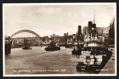 AK Newcastle-on-Tyne, The Quayside showing steamers and sidewheel tugs