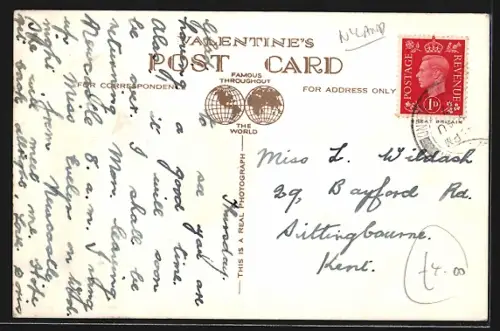 AK Newcastle-on-Tyne, The Quayside showing steamers and sidewheel tugs