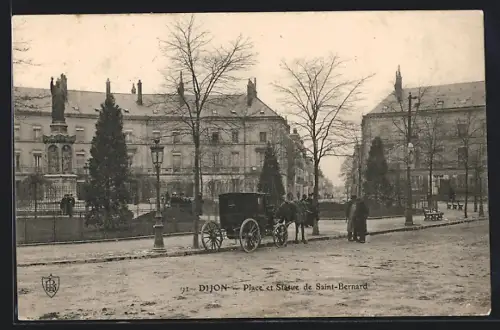 AK Dijon, Place et Statue de Saint-Bernard