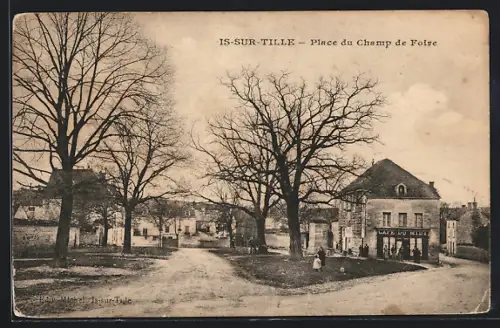 AK Is-sur-Tille, Place du Champ de Foire