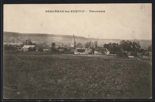 AK Bergères-lès-Vertus, Panorama du village avec vue sur l`église