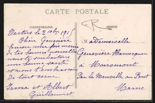 AK Vienne-le-Château, Le clocher et les maisons environnantes bombardés