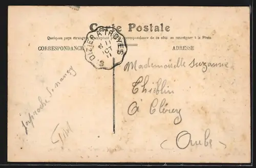 AK Vitry-le-Francois, Place d`Armes, Caisse d`Épargne, Église