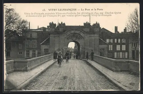 AK Vitry-le-Francois, Le Pont et la Porte