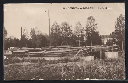 AK Condé-sur-Marne, Le Port avec bateaux amarrés et arbres