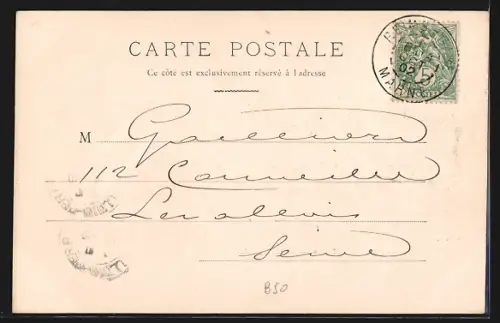 AK Reims, Place Royale avec statue et passants