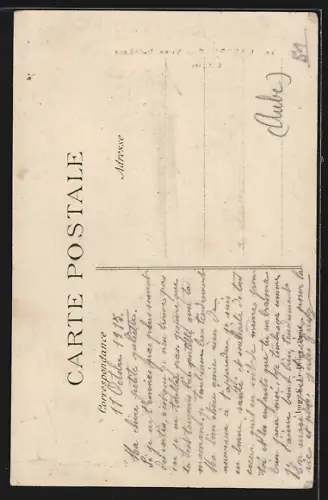 AK Vienne-le-Château, L`Église avec ses flèches imposantes et la place animée