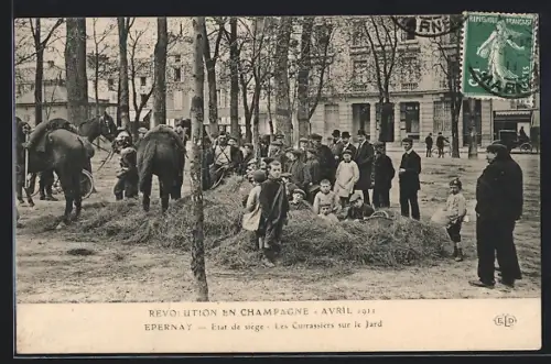 AK Épernay, Les Currassiers sur le Jard, État de siège, Avril 1911