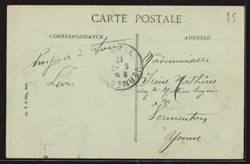 AK Fismes, Porte et Faubourg de Soissons, rue animée avec passants et charrette