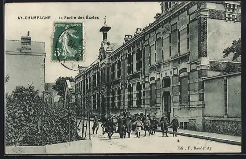 AK Ay-Champagne, La Sortie des Écoles
