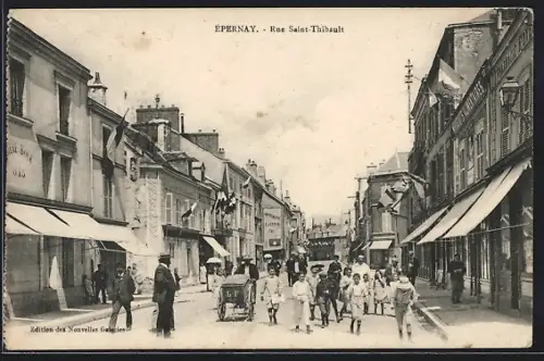 AK Épernay, Rue Saint-Thibault animée avec passants et commerces