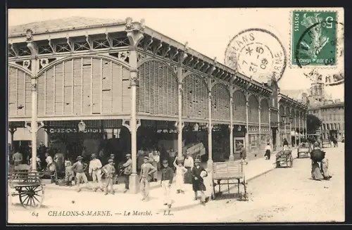 AK Chalons-sur-Marne, Le Marché animé avec passants et étals