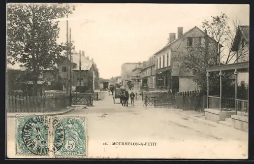 AK Mourmelon-le-Petit, Rue principale animée avec charrette et passants