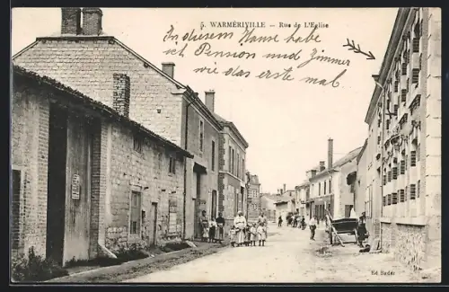 AK Warmériville, Rue de l`Église avec des habitants et des maisons alignées