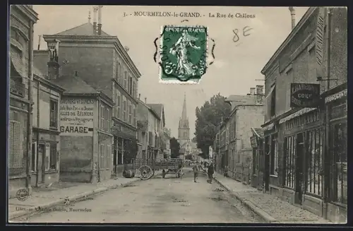 AK Mourmelon-le-Grand, La Rue de Châlons avec chariots et vue sur l`église