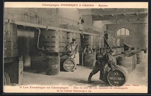 AK Reims, Mise en fûts du vin nouveau au vendangeoir de la Maison Pommery à Ay