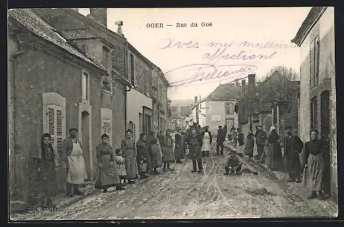 AK Oger, Rue du Gué avec des habitants posant pour la photo