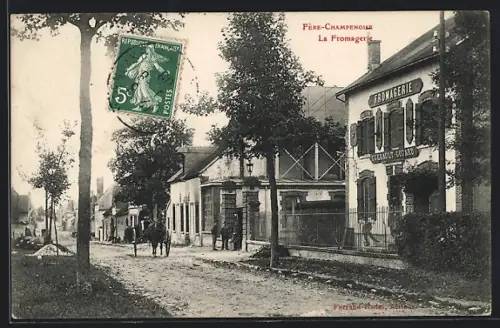 AK Fère-Champenoise, La Fromagerie et rue bordée d`arbres