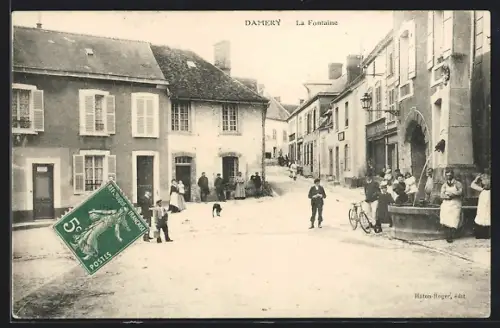 AK Damery, La Fontaine et la vie quotidienne sur la place du village