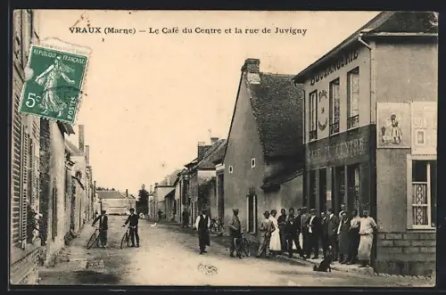 AK Vraux /Marne, Le Café du Centre et la rue de Juvigny