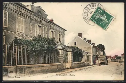 AK Machault, Mairie et rue principale avec un bus devant l`école