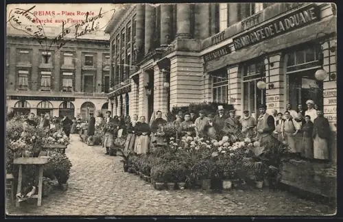 AK Reims, Place Royale, marché aux fleurs animé devant le Grand Café de la Douane