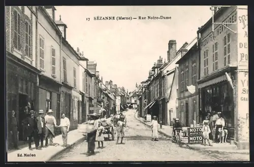 AK Sézanne /Marne, Rue Notre-Dame animée avec passants et boutiques