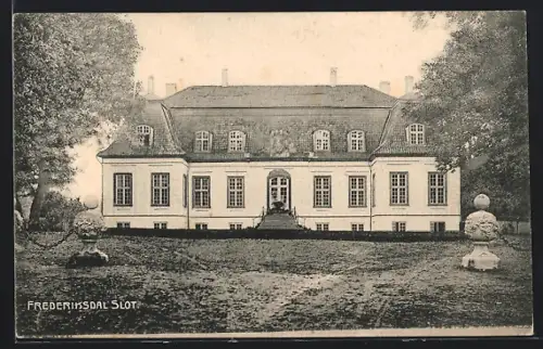 AK Frederiksdal, Frederiksdal Slot