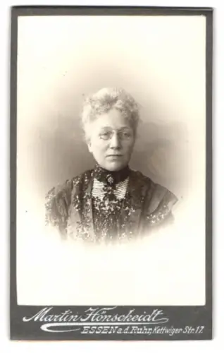 Fotografie Martin Hönscheidt, Essen, Kettwiger Str. 17, Porträt einer älteren Dame 1903