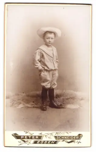 Fotografie Peter Schneider, Essen, Kettwigerstrasse 38, Junge im Matrosenanzug