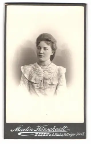 Fotografie Martin Hönscheidt, Essen a.d. Ruhr, Kettwiger Str. 17, Porträt einer Dame